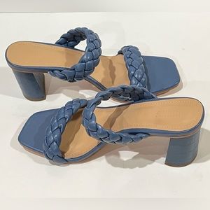 🆕 Blue Sandals - size 9